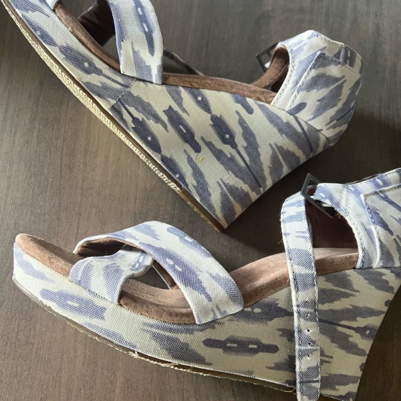 Toms Shoes - TOMS wedges!